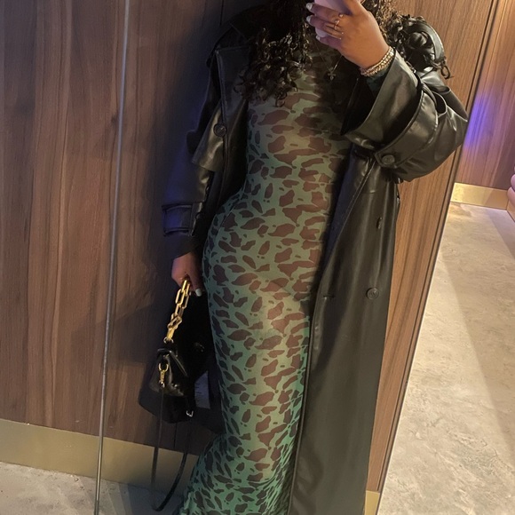 Green and Black Patterned Long Sleeve Dress - Picture 4 of 4